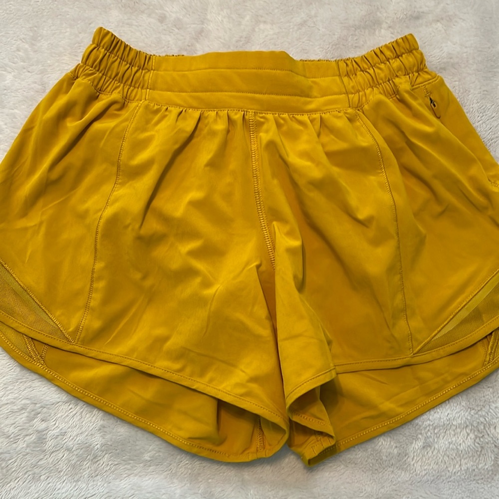 Yellow gold Lulu shorts size 4 Tall